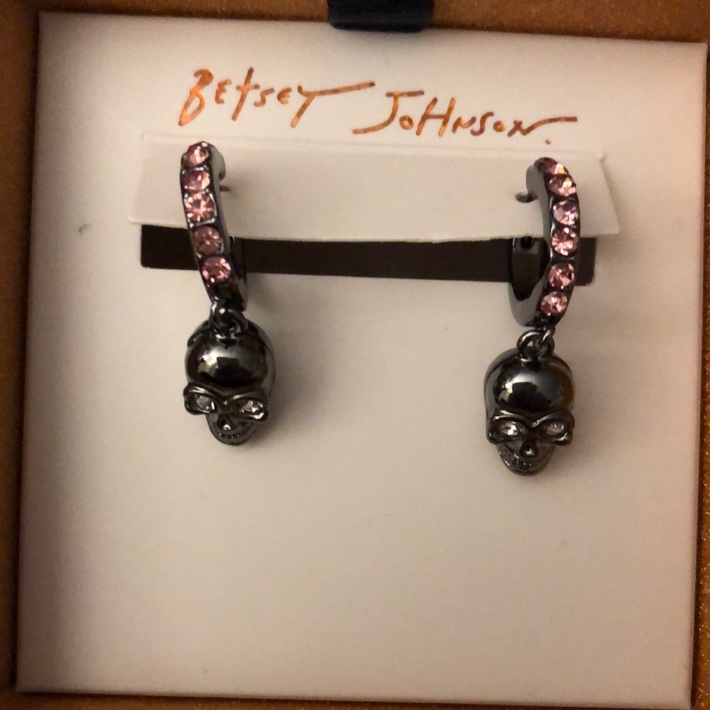 Betsey Johnson Gunmetal Huggie Hoop Earrings Gunmetal Skull Charm Crystal NWT